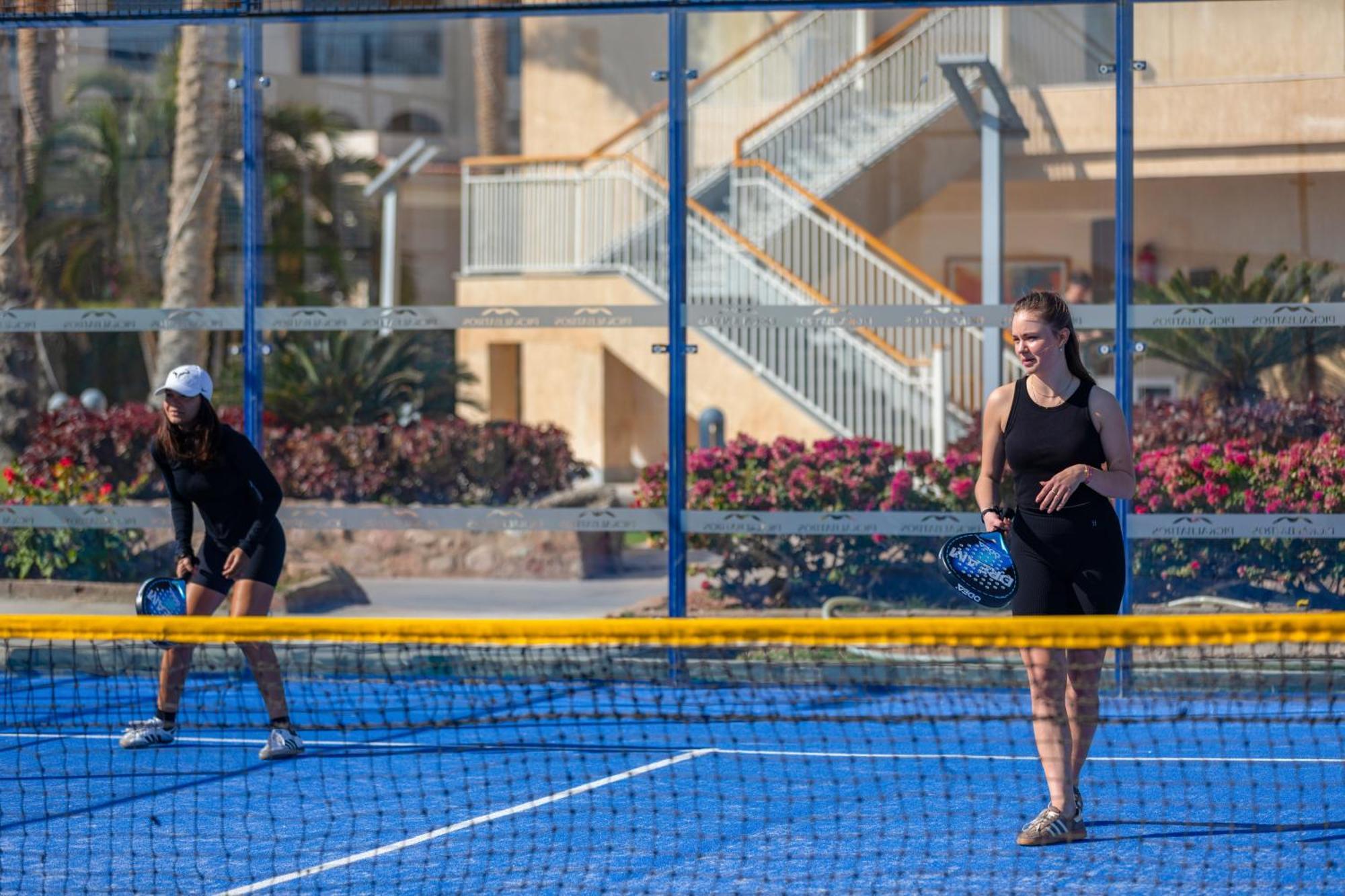 Hotel Pickalbatros Royal Moderna Sharm "Aqua Park" Exteriér fotografie A paddle tennis match