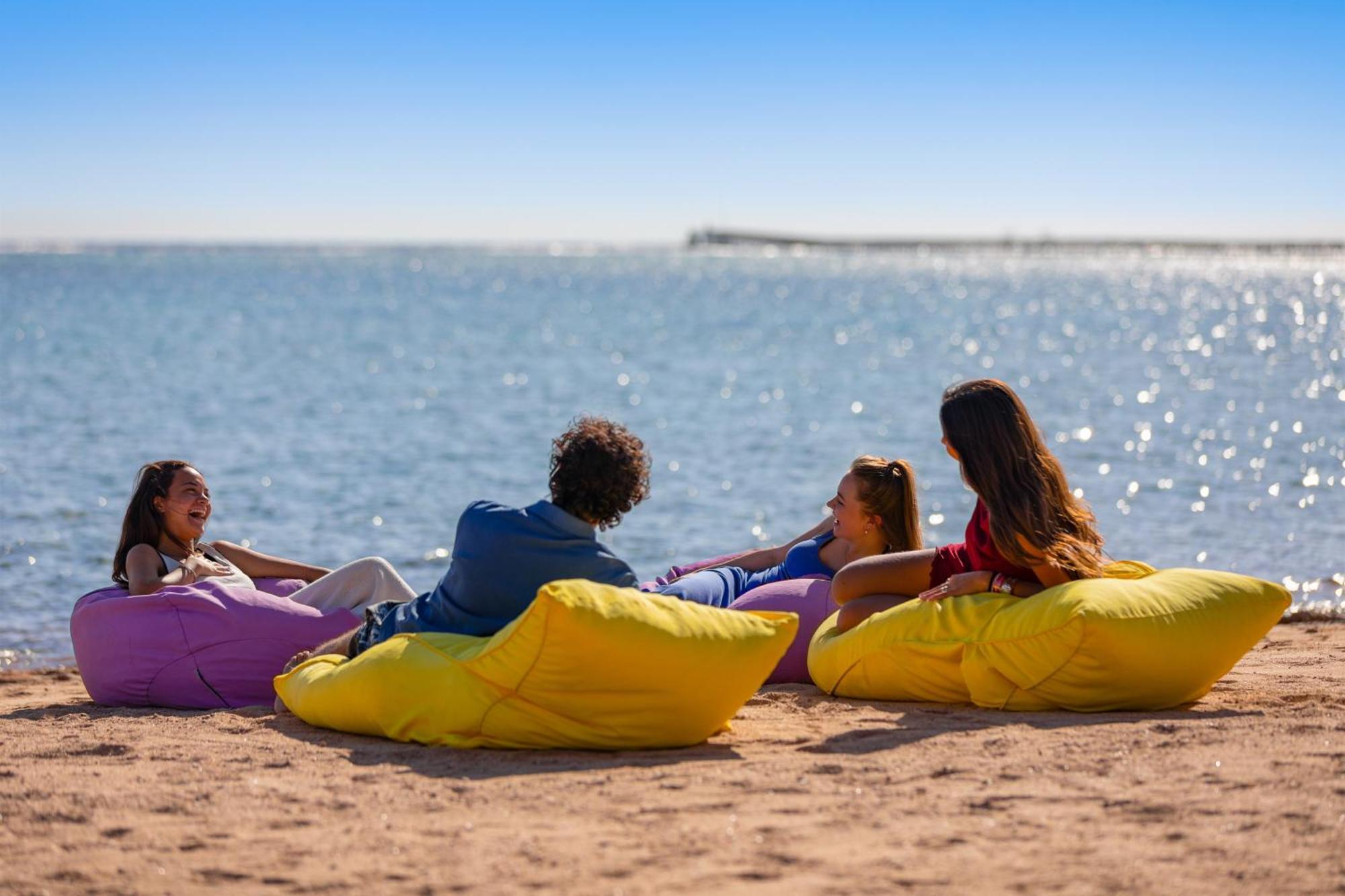 Hotel Pickalbatros Royal Moderna Sharm "Aqua Park" Exteriér fotografie Bean bag chairs on a beach