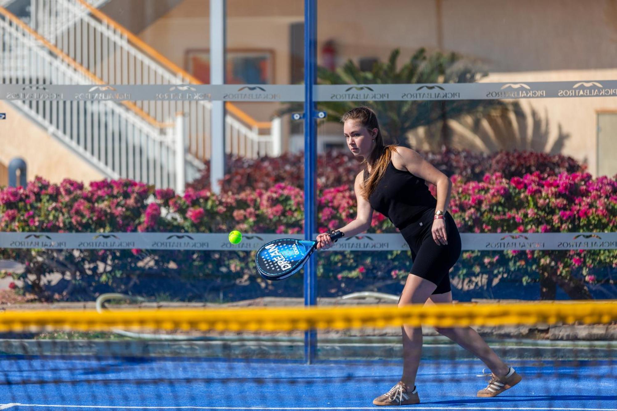 Hotel Pickalbatros Royal Moderna Sharm "Aqua Park" Exteriér fotografie A player in action