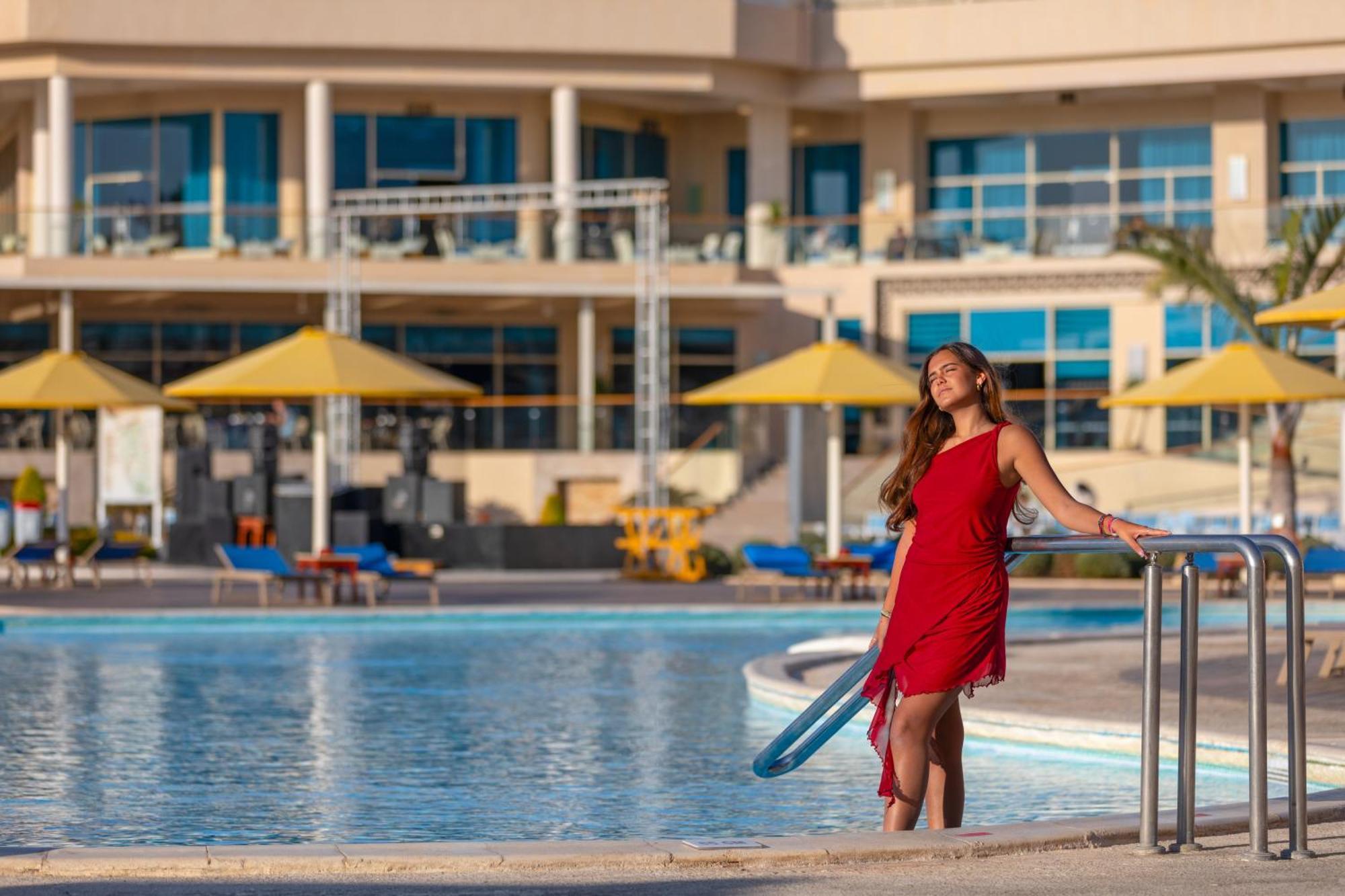 Hotel Pickalbatros Royal Moderna Sharm "Aqua Park" Exteriér fotografie The swimming pool at the hotel